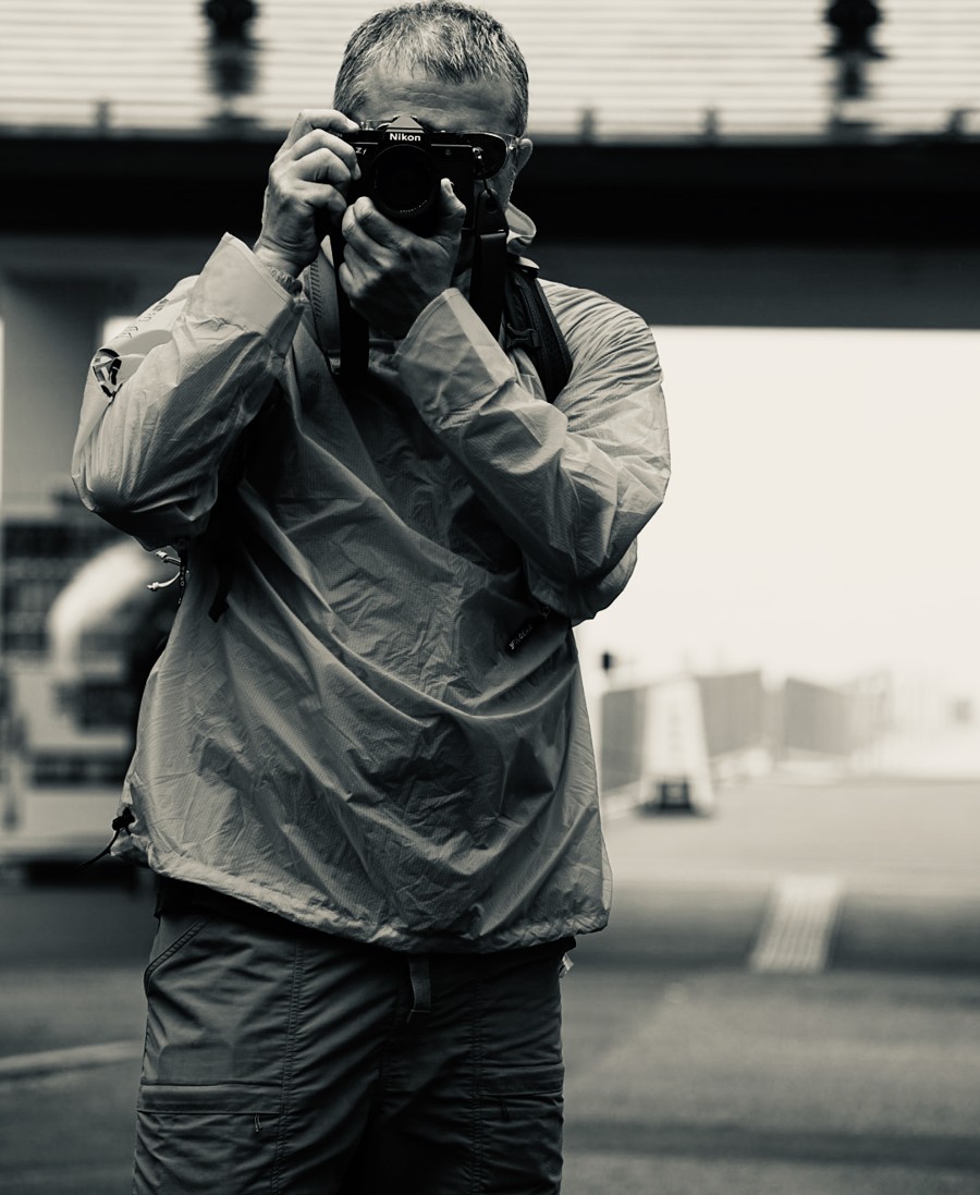 Tayfun Bayram photographing in Beijing